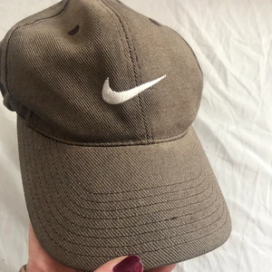 brun nike keps - så kattig kan mötas stockholm elr frakta😜 buda i kommentarerna😘😘 BUDGIVNING AVSLUTAS TORSDAG KL.21!