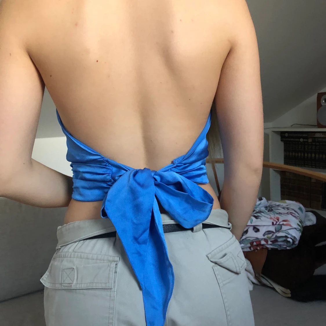 Blå satin topp - 91