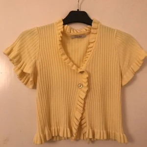 Gul topp från Chiquelle - Så söt topp från Chiquelle! Onesize, endast testad💕 