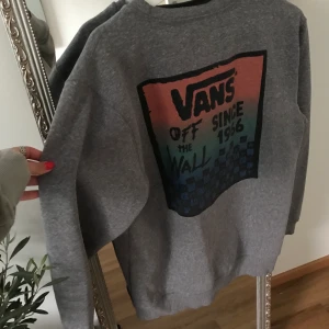 Sweatshirt - snygg sweatshirt med tryck både bak och fram! 💘 passar allt mellan xs-m beroende på vilken passform man vill ha.