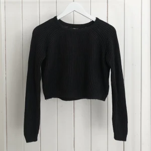 Stickad tröja - Stickad tröja i bra skick. Skriv vid intresse och betalning sker via Swish💜