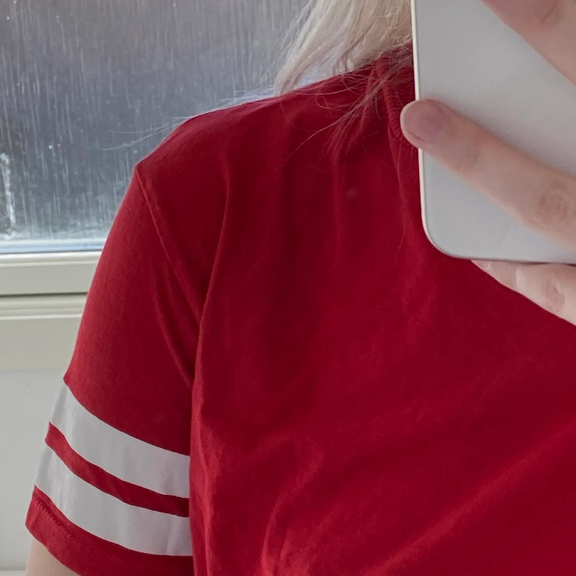 En röd Magtröja  - 91