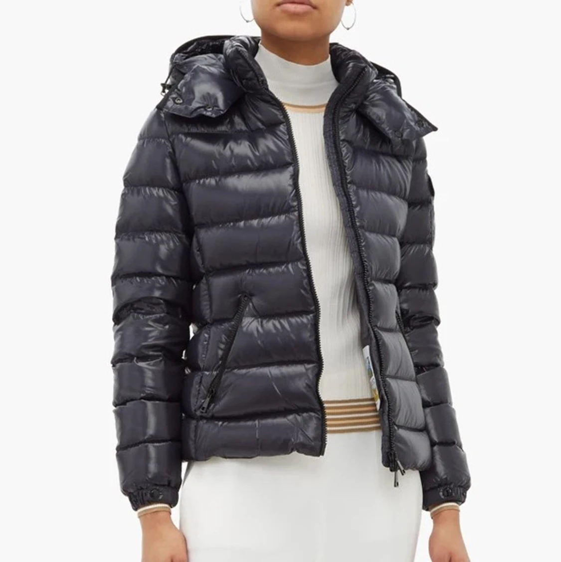Söker Moncler bady jacka  - 90