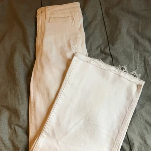 Vida byxor - Använda kanske två gånger. Köparen står för frakt. Skriv om du har fler frågor. 🤩