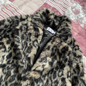 pälsjacka - 300kr, stl xs/s. pris kan diskuteras, kom med bud!
