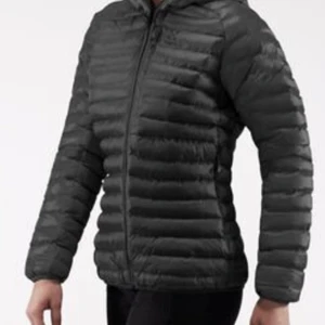 Haglöfs jacka - Haglöfs, Essens Mimic Hood Women, size Large.  Aldrig använd. Prislapp, tags kvar. Pris 1200. Nypris 2200 kr.