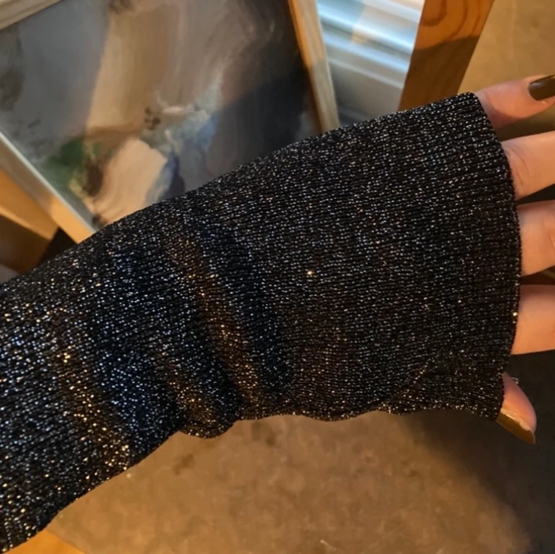 Topp från Weekday i glitter  - 91