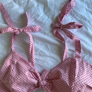 Bralett topp - Man kan använda under nån skjorta eller som en solbikini! Passar lite större byst typ D/E/F!