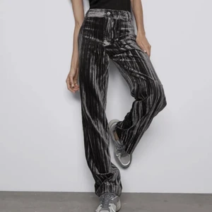 SAMMETSBYXOR - Från zara även dessa, (la en stor beställning) :( helt oanvända och lappar kvar! Köpta på rea för 400kr (nedsatta från 560kr hos zara), mitt pris 150kr