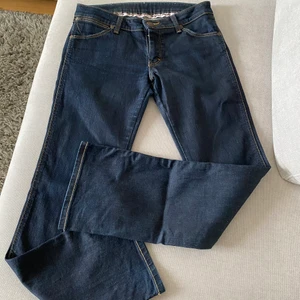 Wrangler jeans  - Wrangler mörka jeans