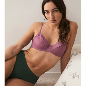 Oanvänd behå, urbanoutfitters - Beställde från urbanoutfitters men den var för liten och det är ingen gratis retur så försöker sälja vidare! Den är M men känns definitivt som en XS-S