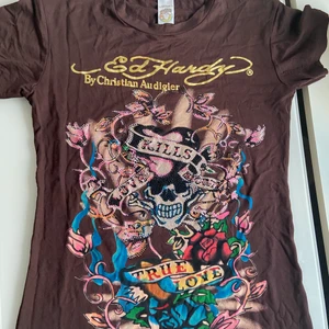 Brun Bedazzled Ed Hardy T-shirt - Såld vid 400 kr. 