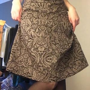 Söt brun kjol - Jättefinkjol