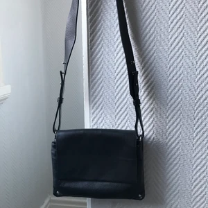 Axelväska - Superfin väska som är använd ett fåtal gånger💕