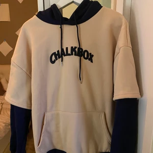 Hoodie - hoodie från Boujees, säljer då den var för liten och kan ej skicka tillbaka💕💕 storlek M fast jag skulle säga S/XS, köptes för 500 därav priset