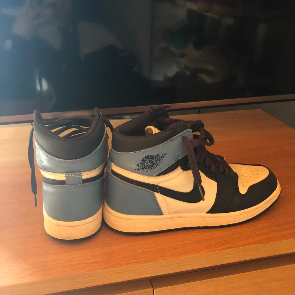 Jordan 1 retro high obsidian