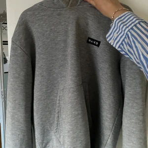 Grå hoodie  - Hoodie från nakd, så skön. Köparen står för frakten 