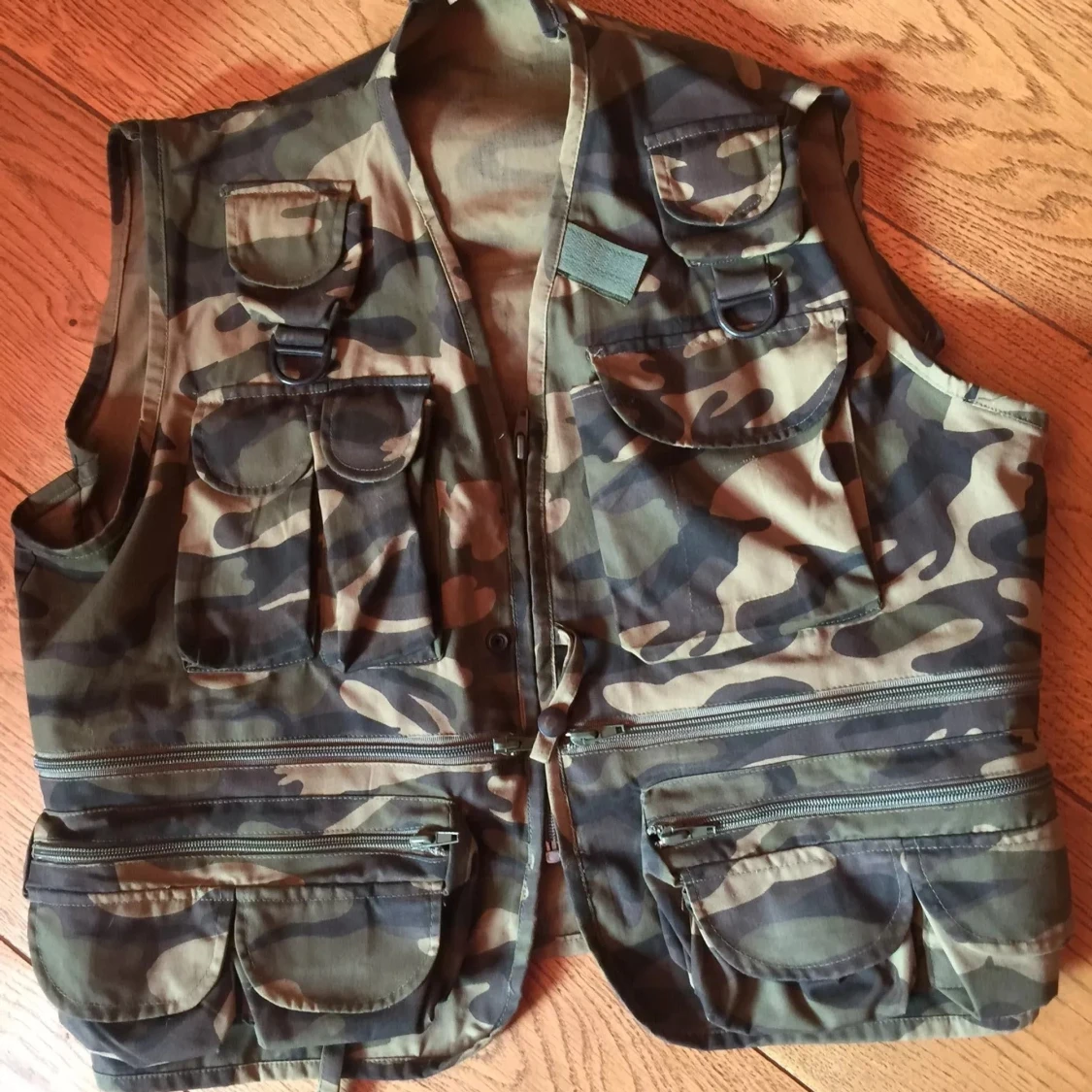 Grön camo väst / flera smarta fickor / unisex / outdoor / jakt / fiske (S)