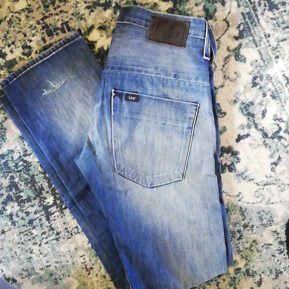 Snygga vintage baggyjeans från märket Lee, raka i benen. . Jeans & Byxor.