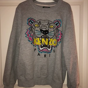 Kenzotröja - Kenzo tröja i storlek M men mer som en xs/s! Vet ej om tröjan är äkta därav priset:) 250kr