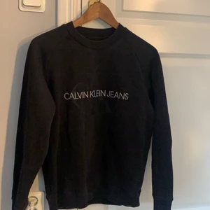 Calvin Klein tröja - Säljer min jättefina calvin Klein tröja som inte kommer till användning. Frakt ingår ej