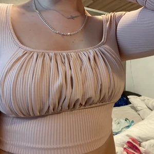 Tröja från SHEIN - Beställde tröjan från shein o när jag nu fick den så var den alldeles för tight, den är i strl S