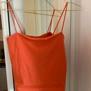 orange/rosa linne - ett gulligt orange/rosa linne från gina tricot💕 säljer då jag aldrig använder det