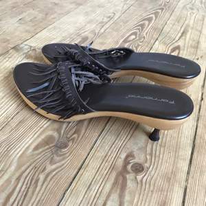 Helt nya Fornarina sandaletter i skinn  Bruna 