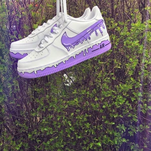 Custom nike air force 1 - Säljer custom Nike air force 1 i storlek 38,5!Aldrig använda bara designat. Frakt tillkommer! Använt mig av: Aceton, Angelus färg och matt finisher 