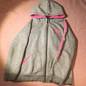 Adidas tröja, grå med rosa, original. Köptes för 479kr