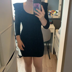 Klänning XS Gina Tricot Svart - XS, Från Gina Tricot, knappt använd, Svart, Sitter bra och är mest bomull, väldigt skön