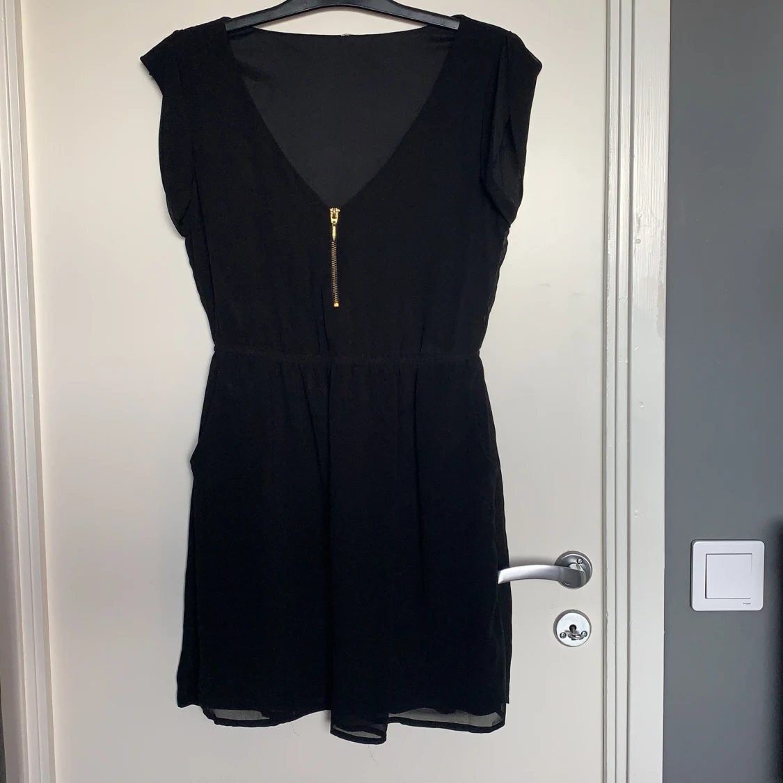 Svart Klänning  - 90