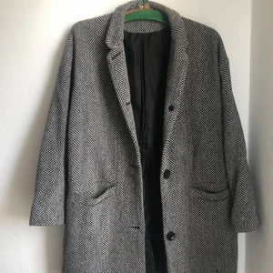 Kappa  - Grå kappa med fiskbensmönster