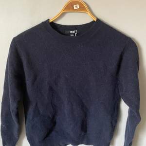 Jättefin lila/blå sweater jag köpt på second hand, väldigt liten men passar nog s/xs