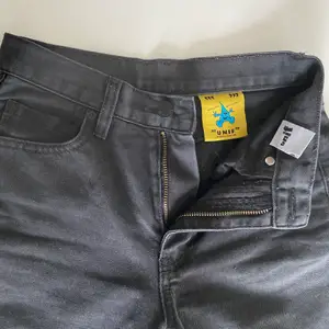 Skitfina unif jeans, säljs ej längre av unif🌈
