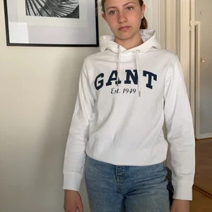 Gant vit hoodie XS - GANT vit hoodie! 💞 XS och bra skick! Nästan inte använd!