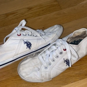 Ralphlauren skor - Säljer dessa fina skor från ralphlauren då dom är för små för mig. Storlek 36 och säljs för 250kr