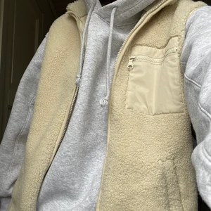 Väst - Säljer den populära västen från Lindex, super mysig!💞