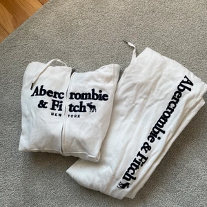 Mjukis set - Säljer ett super mysigt set från Abercrombie&Fitch. Kommer inte till användning 💕🙏🏼 Tröja- S byxor- M