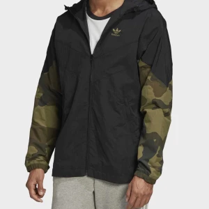 Adidas wind breaker XL - Snygg wind breaker från Adidas storlek XL säljes 