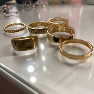 Ringar - Skitsnygga ringar köpta lite överallt, 17kr/ring och alla för 90kr