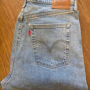 Säljer mina supersnygga Levis Ribcage jeans storlek M! 