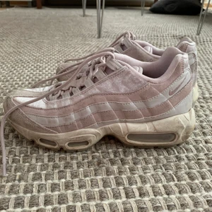 Nike skor  - Säljer mina Nike skor, storlek 38! Fint i skicket och är knappt använda något! 