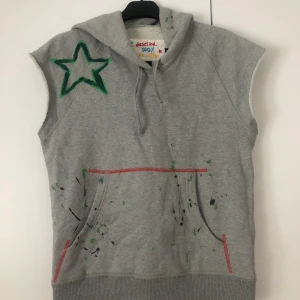 Mjukisväst - Asball ”mjukisväst” från jeansmärket Diesel ❤️ Passar utmärkt över långärmade tröjor elr bara som den är! 