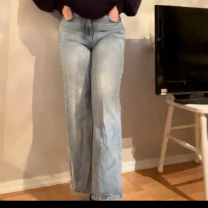 Idun petit jeans från gina - Säljer dessa snygga jeans från gina då jag inte använder dessa längre. Har använt dessa ett par gånger men superbra skick. Säljer för 150 kr. Kom privat för fler frågor