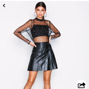 Meshtop NLY Trend storlek 38 (36) - Fin meshtopp med pärlor från Nelly.com använd Max 2 gånger. Toppen är i storlek 38 men jag skulle säga att den är lite liten i storleken, alltså mer som storlek 36