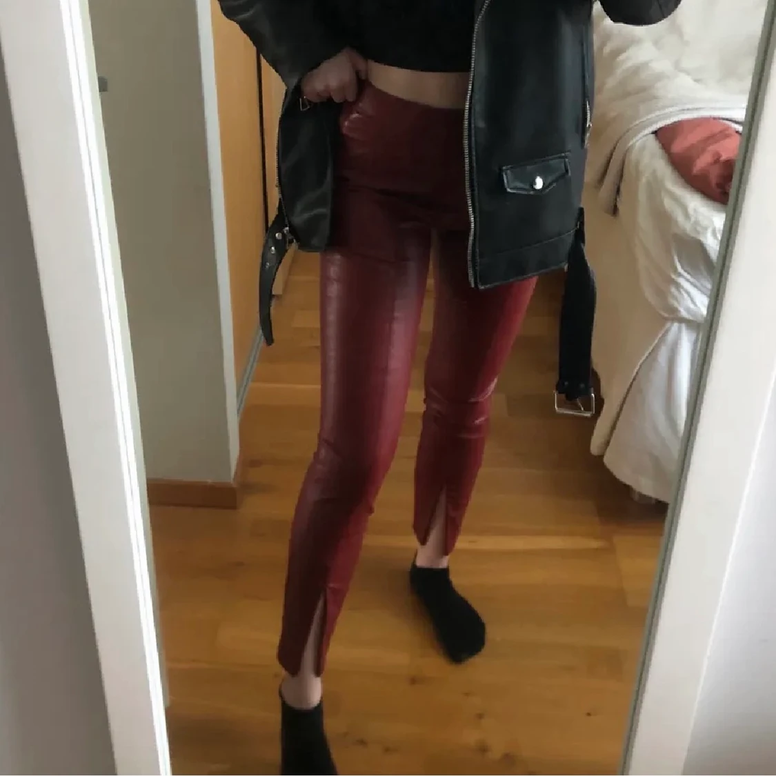 Röda skinbyxor  - 91
