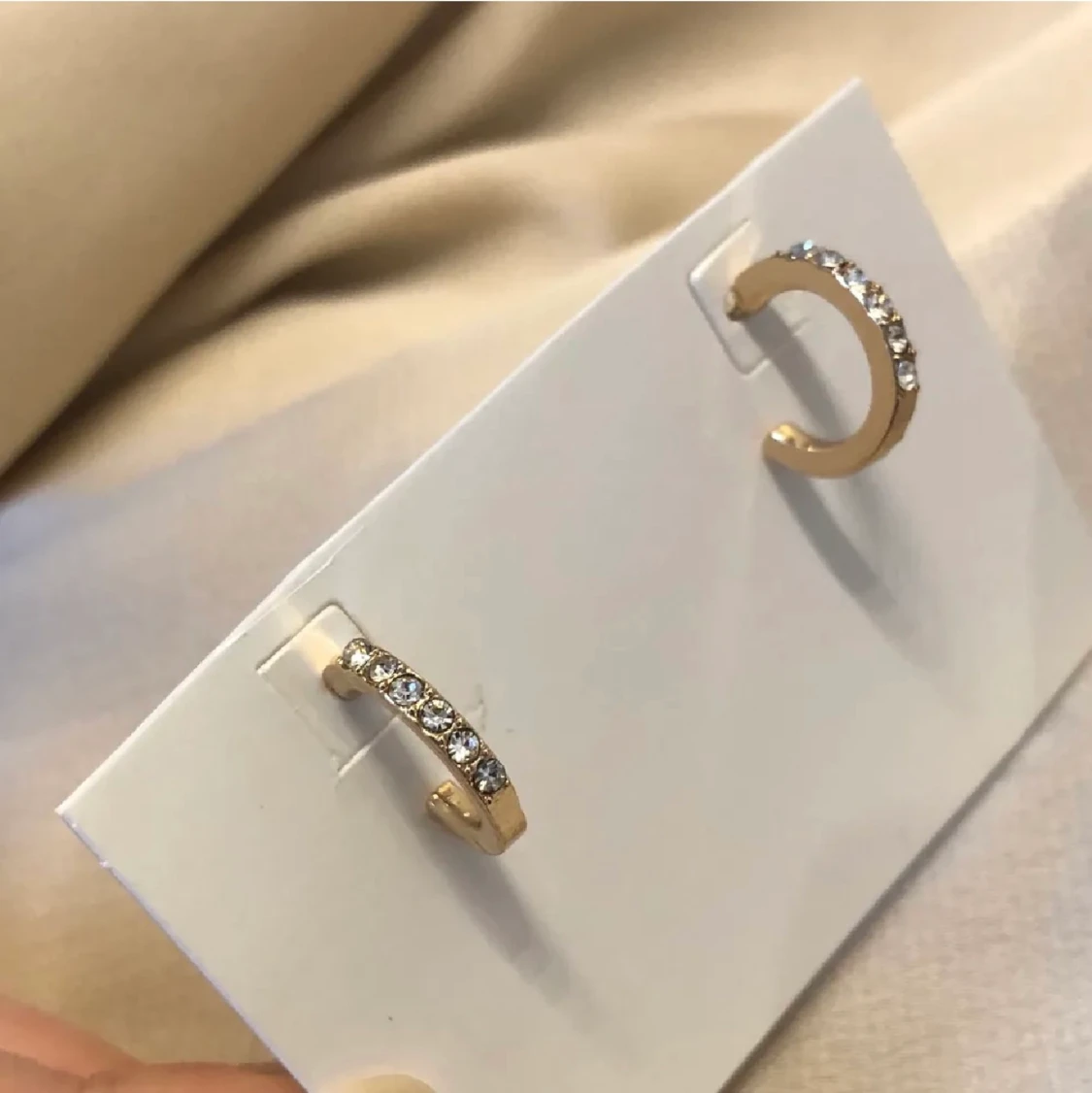 Oanvända örhängen 