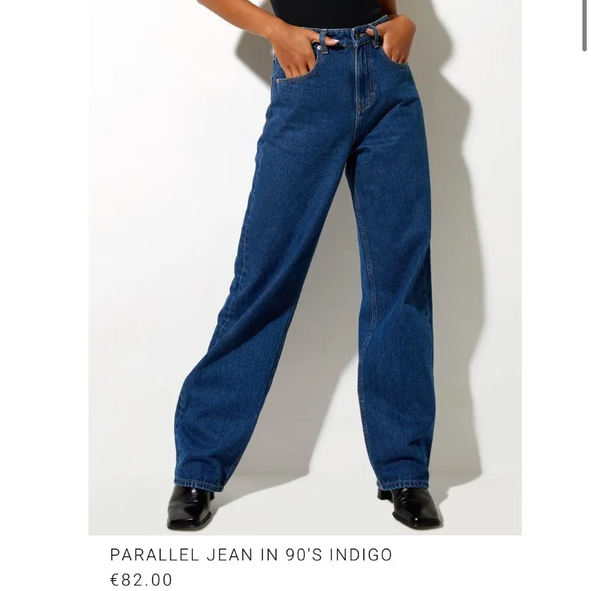 Knappt använda jättefina visa jeans i storlek XS/31L, jag är ca 165 cm. Skulle säga att midjan är 25/26”, inköpspris 892kr!! Bud startar på 200kr, samt frakt på 96kr. Jeans & Byxor.