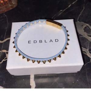 Sjukt fint armband från Edblad, säljer även ett ljusrosa❤️ 